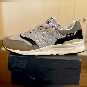 Men’s size 9 New Balance 997H Retro Sneaker. NWT AND BOX